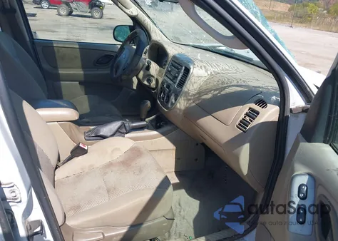 2005 Ford Escape Xlt z USA, uszkodzony, nr VIN 1FMYU93125DA16888